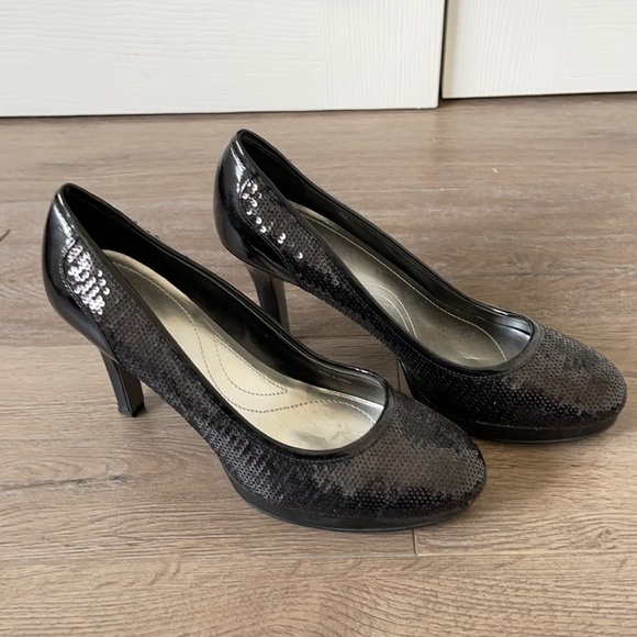 Tahari heels size 8 - Picture 3 of 14
